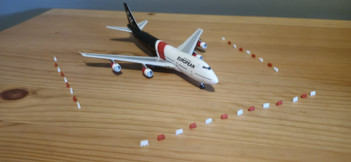 (200x) Barrier Blocks Red + White 1:72 Diorama Accessories