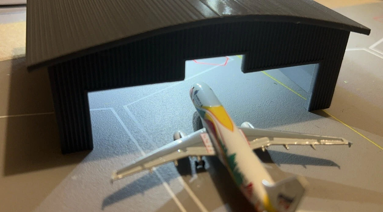 1/400 LED Lit Hangar (Small 737 Size) (Grey)