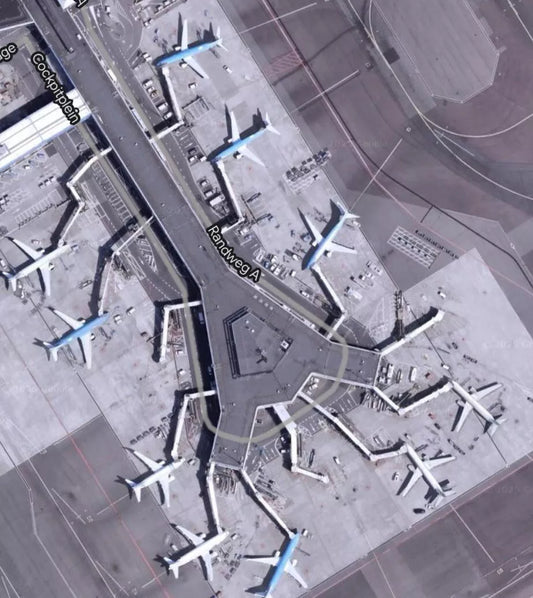 Amsterdam Schiphol Terminal Pier 1:400 Diorama Model