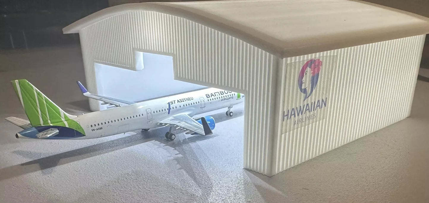 1/500 Small Hangar With Decals Of Your Choice And LEDs