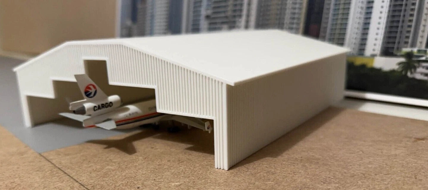 1/200 Large Hanger ( B747 / A340 size) WHITE