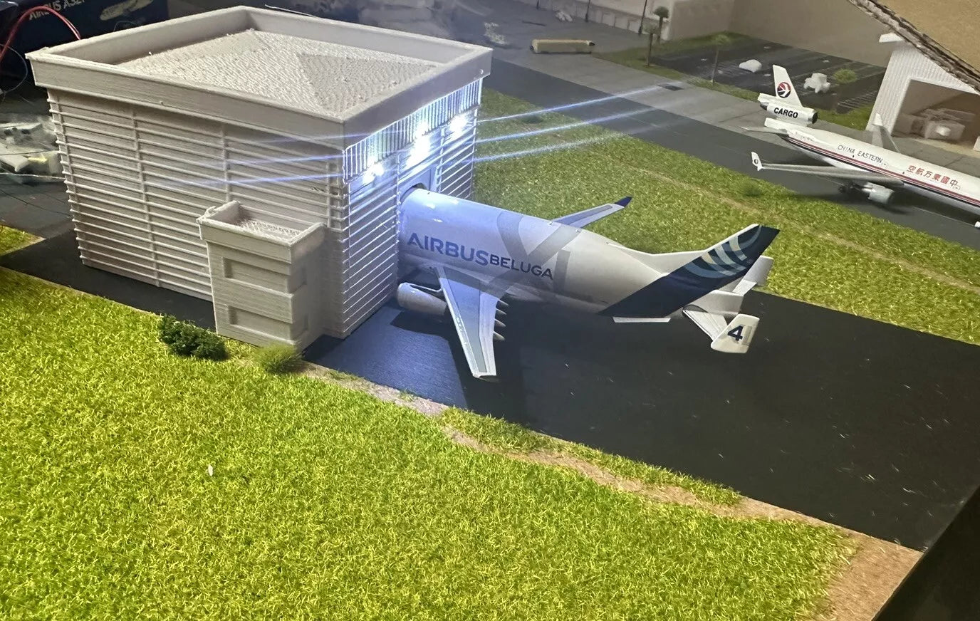 1/400 Airbus Beluga Hangar Wales (Can Also Fit Other Types On Request)