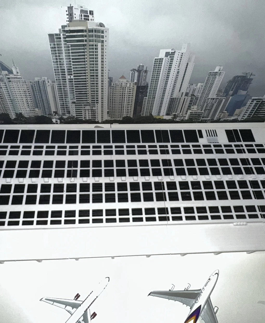 1/200 Cargo Terminal FedEx Kansai