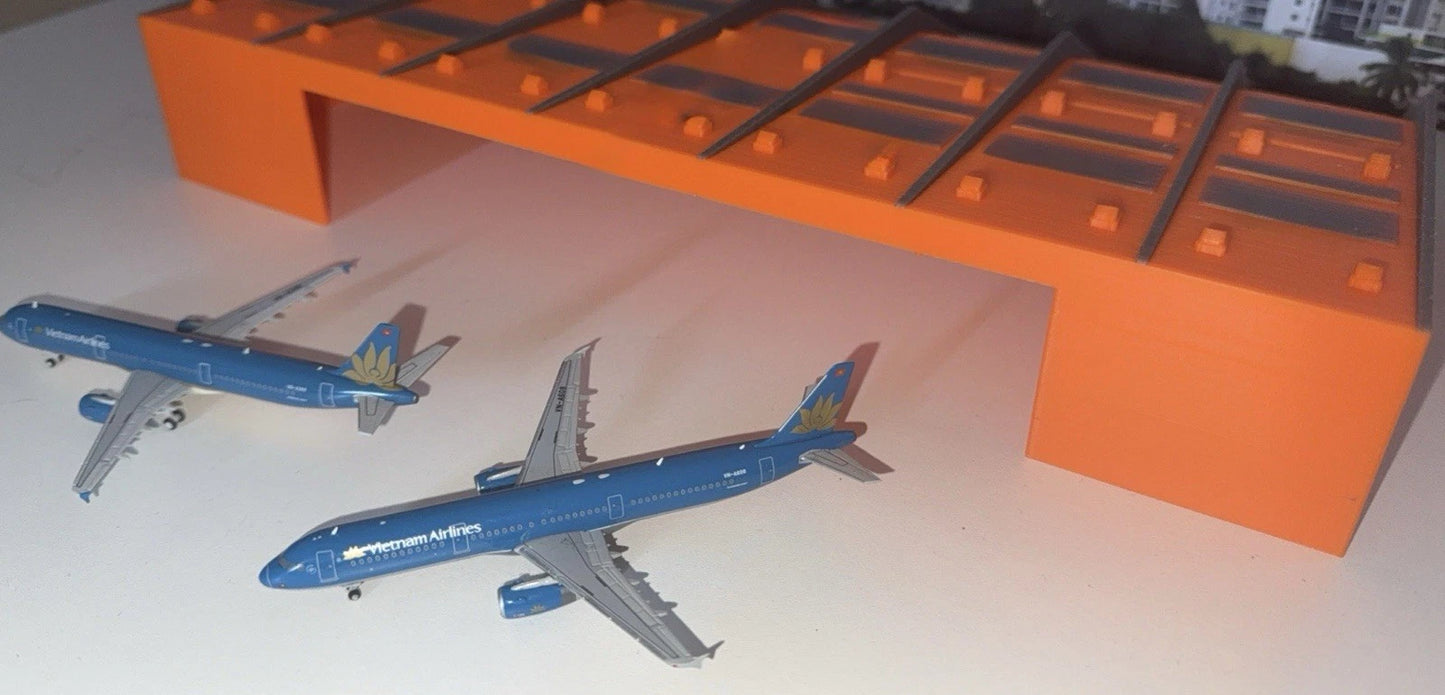 EasyJet Hangar Luton 1/144
