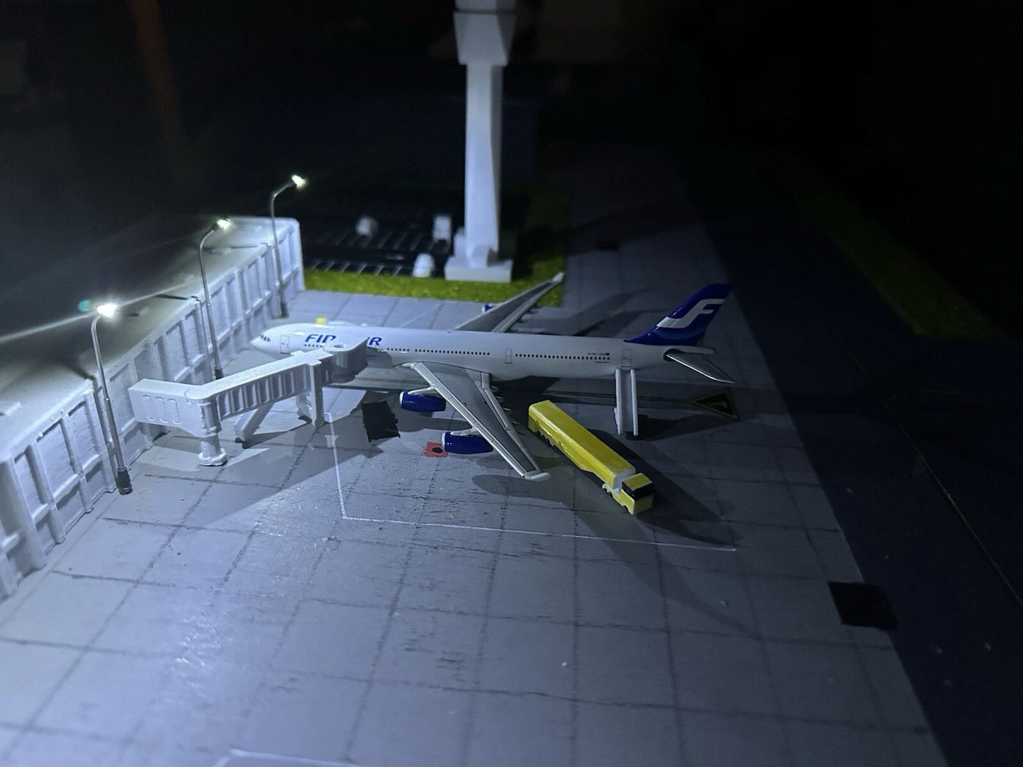 1/500 Custom Projects Terminal/Building (Real/Fictional) (Read Disc)