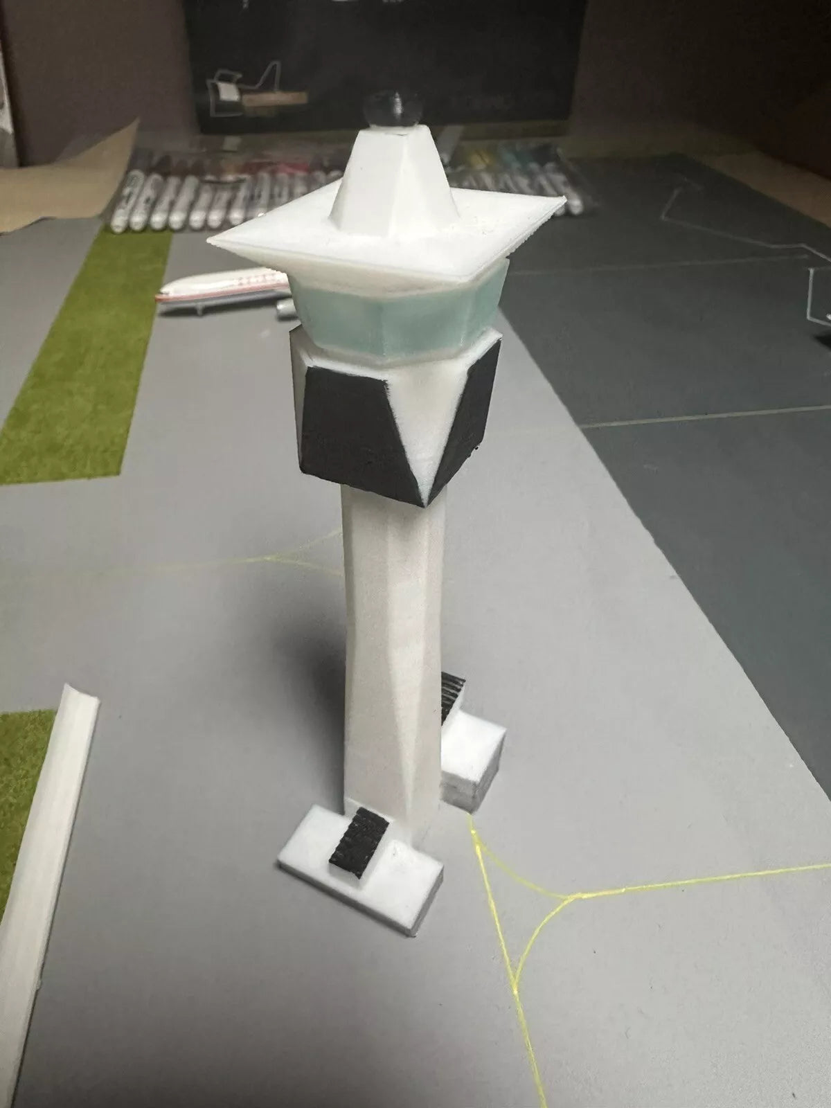 1/200 Airport ATC Tower (Fully White)