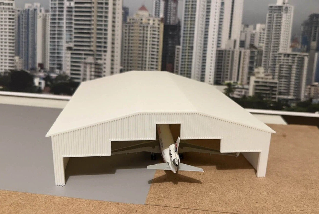 1/500 Hangar Large LED Lit + Decals Of Choice