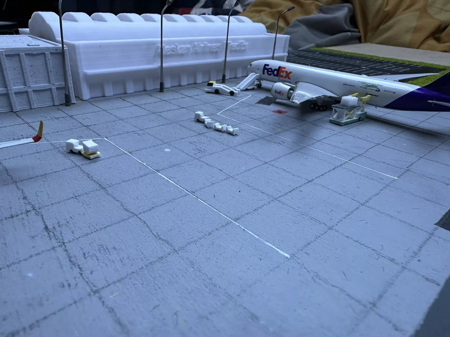 1/144 Cargo Terminal (Name Custom)