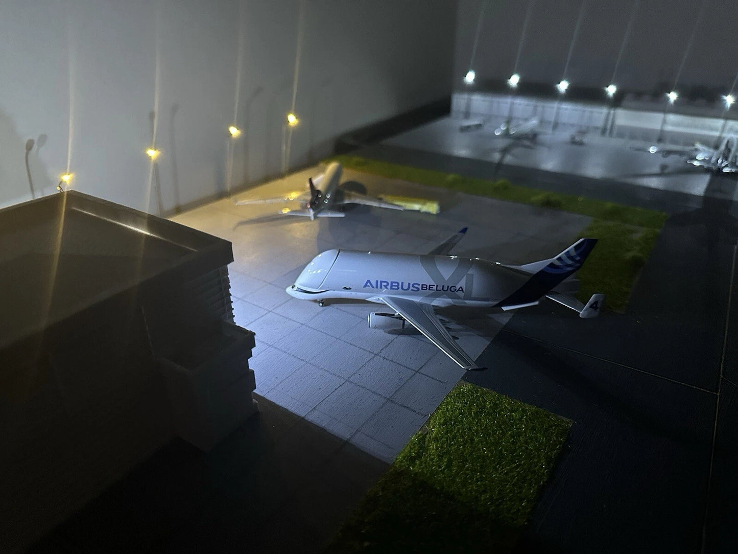 1/400 Heathrow Airport bundle (Terminal T4 + ATC tower)
