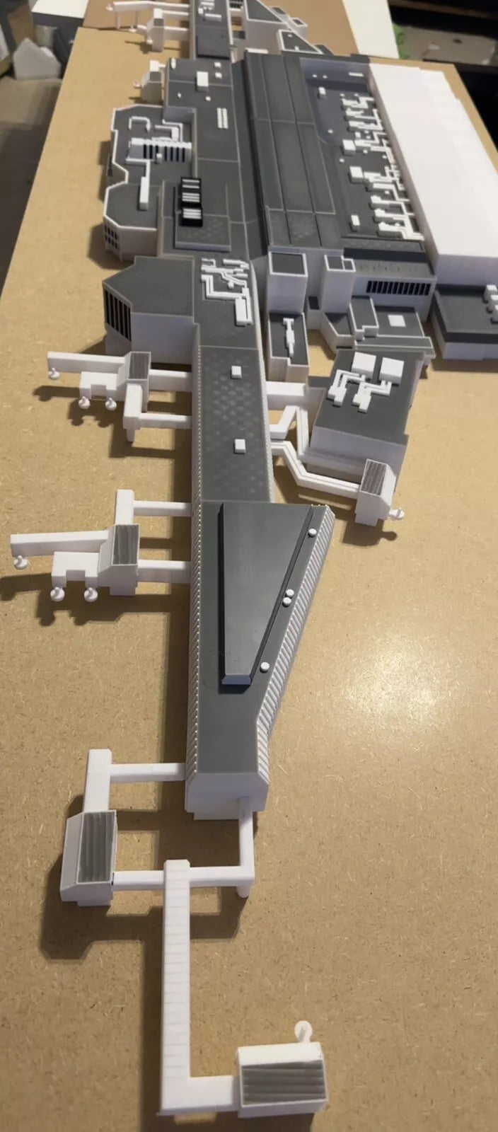 1/144 T4 Heathrow X24 gates (Gates included)