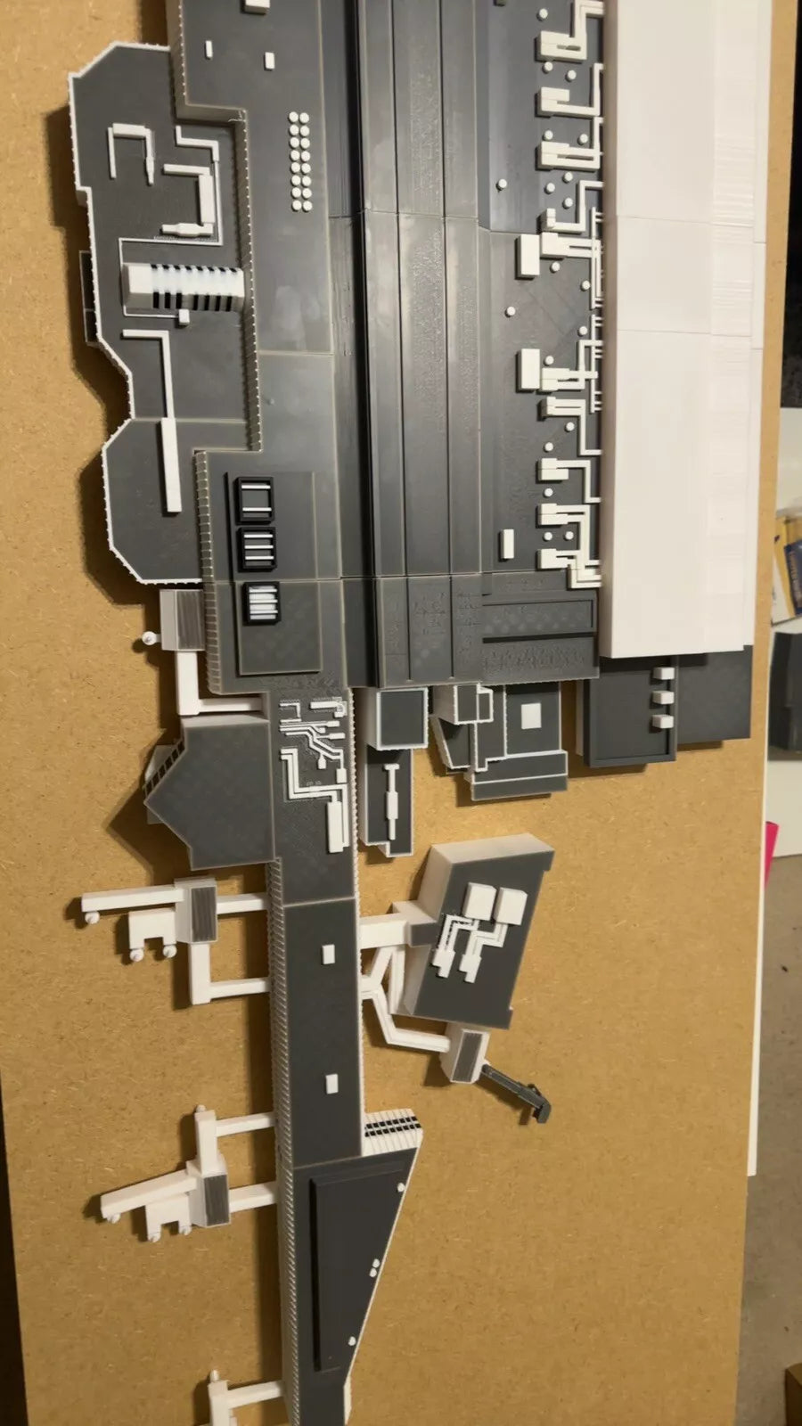 1/144 T4 Heathrow X24 gates (Gates included)