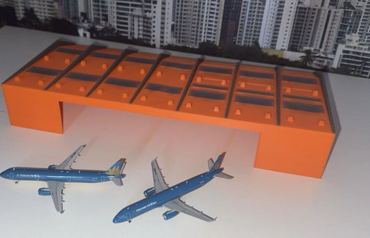 Luton EasyJet Hangar 1:400 Diorama Model