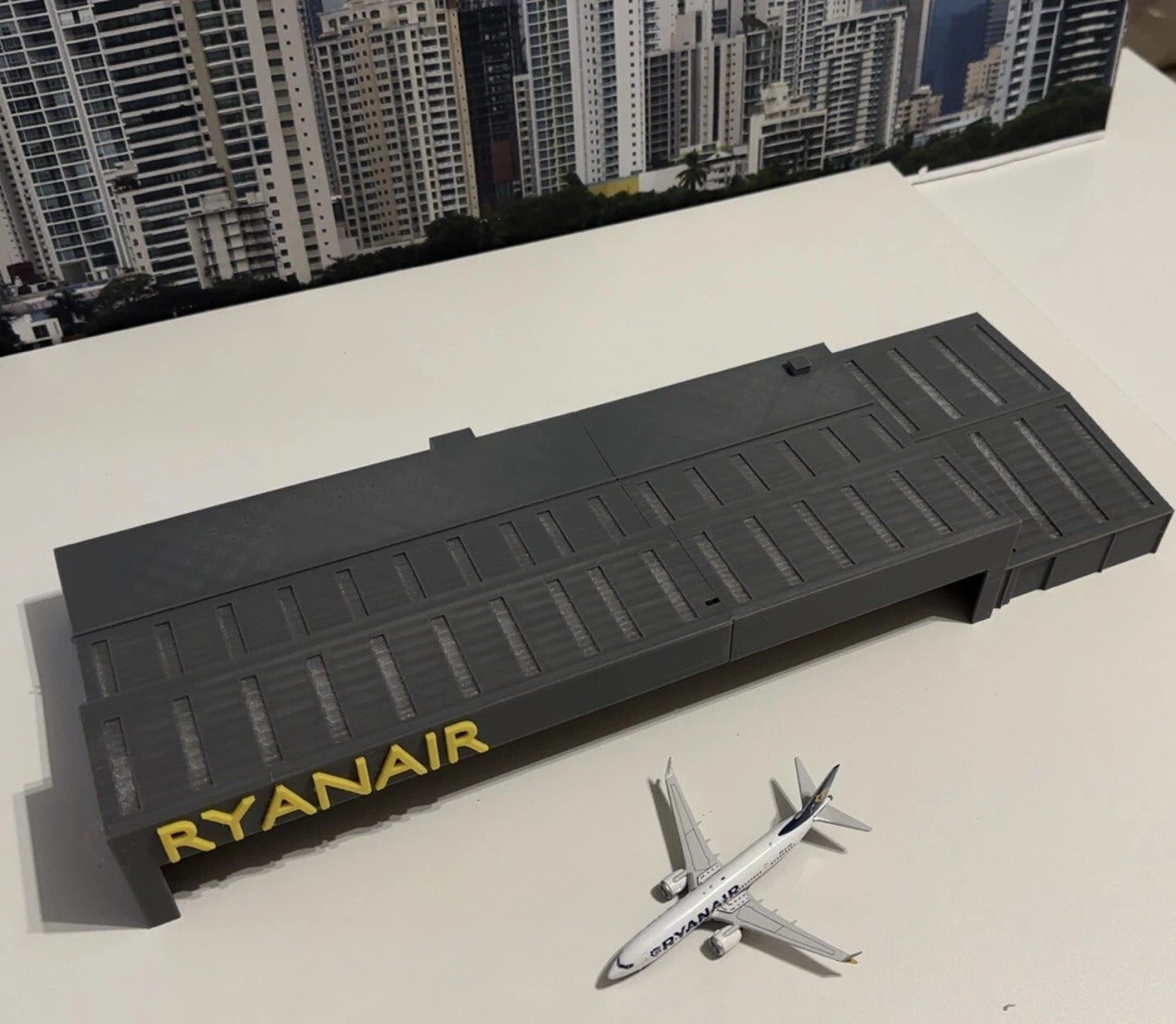Ryanair Stansted Hangar 1/200 (LEDS)