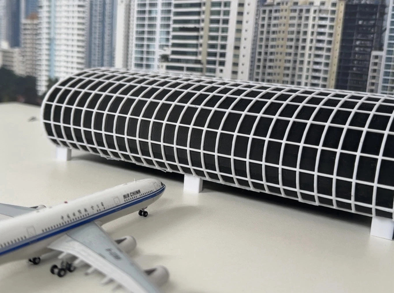 1:400 White Model Airport Terminal (B/W)