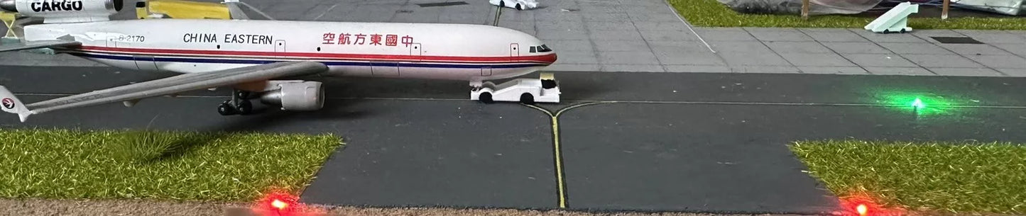 1/500 (x8) Model Airport Taxiway lights (Red) Battery Operated 