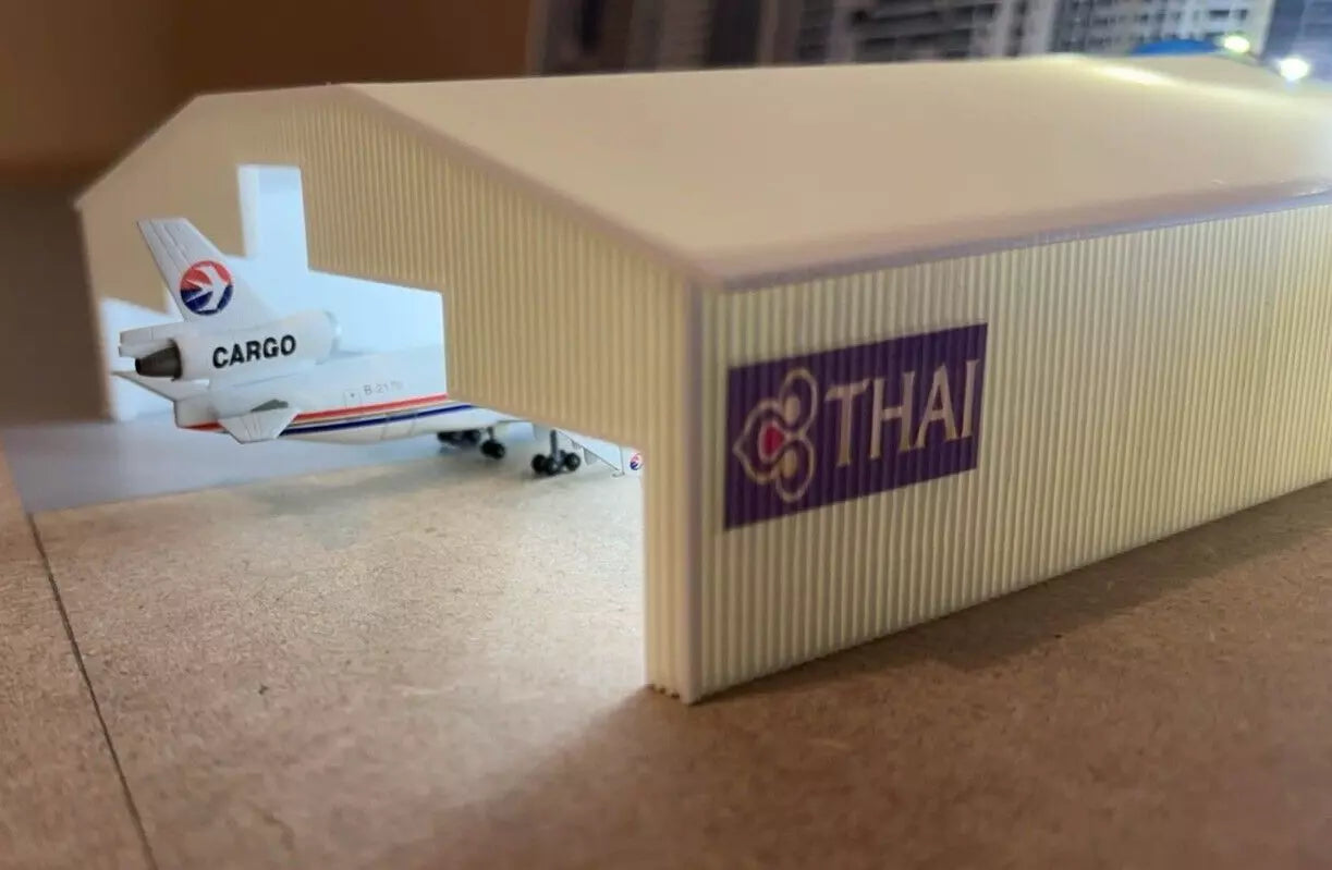 1/200 Hangar Large LED Lit + Decals Of Choice