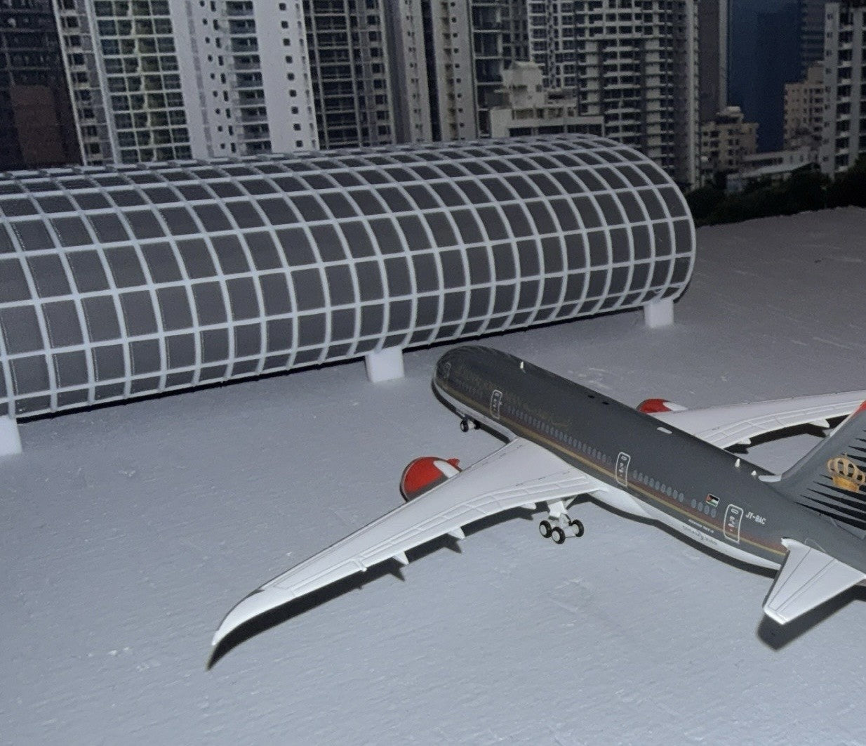 Generic Airport Terminal (Grey Windows) 1:200 Diorama Model