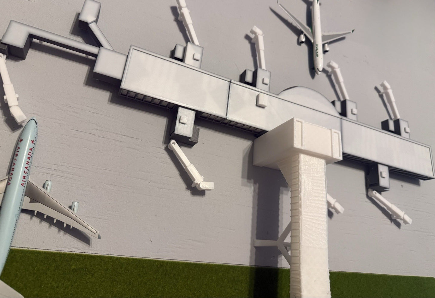 Gatwick North Terminal Concourse 1:400 Diorama Model