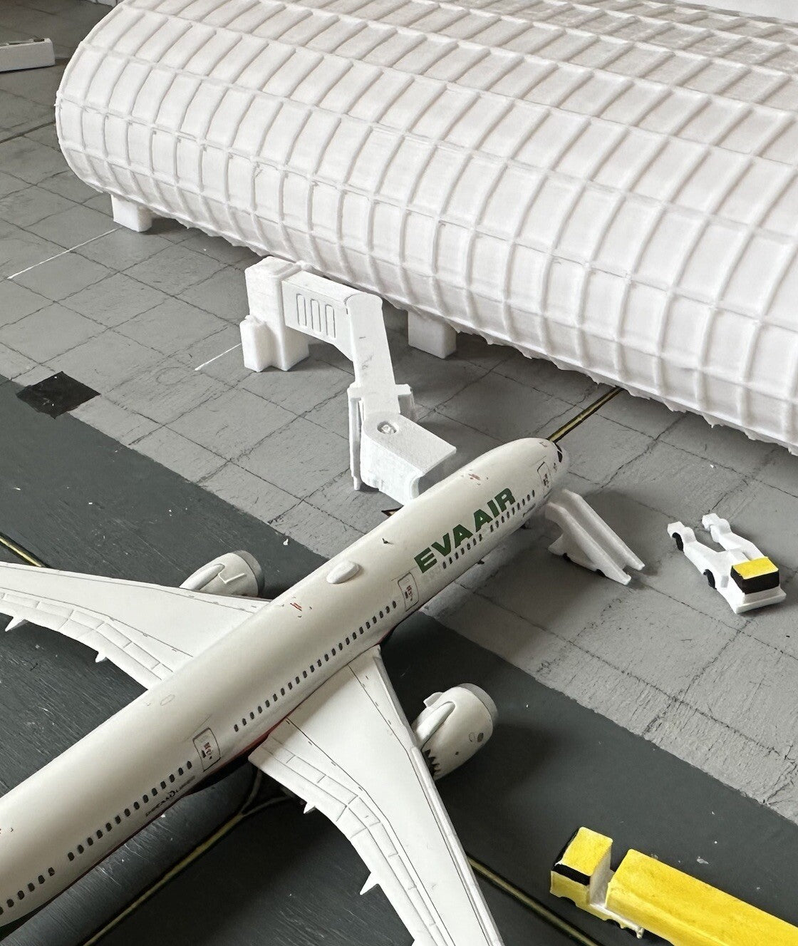 Generic Airport Terminal (White) 1:200 Diorama Model