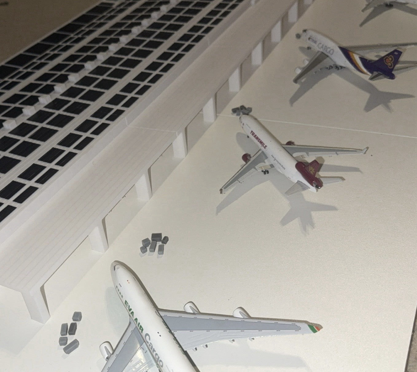 Kansai Cargo Terminal 1:400 Diorama Model