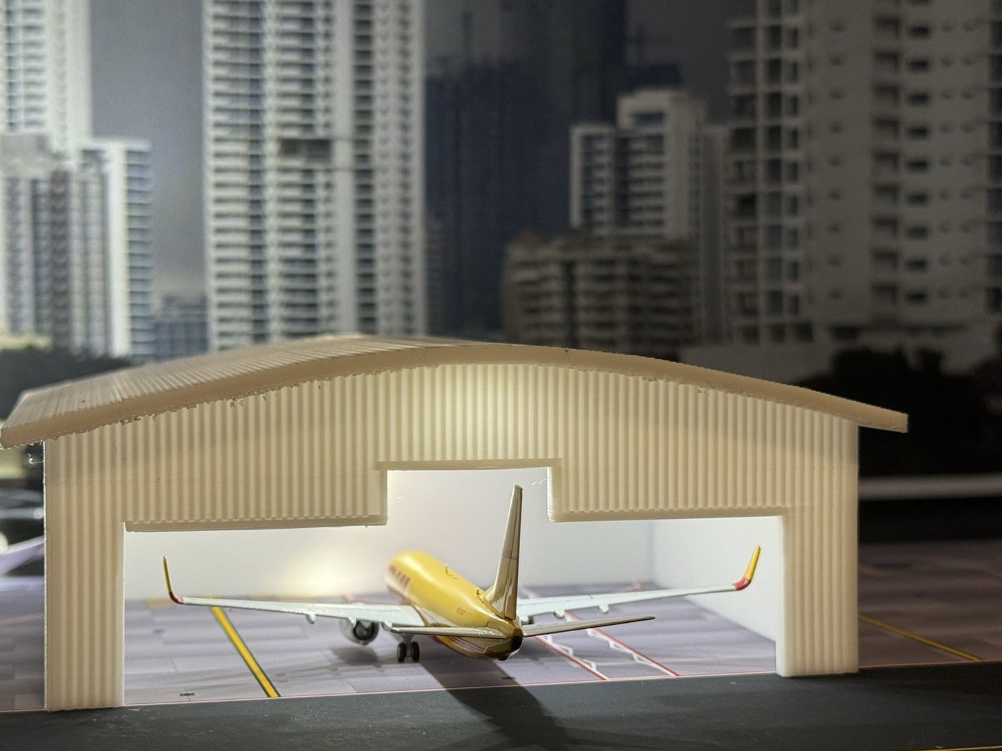 Small Hanger LED (White) 1:200 Diorama Model