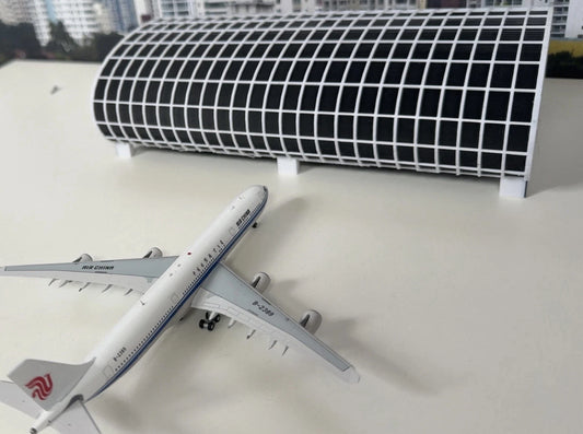 1/200 White Model Airport Terminal (B/W)