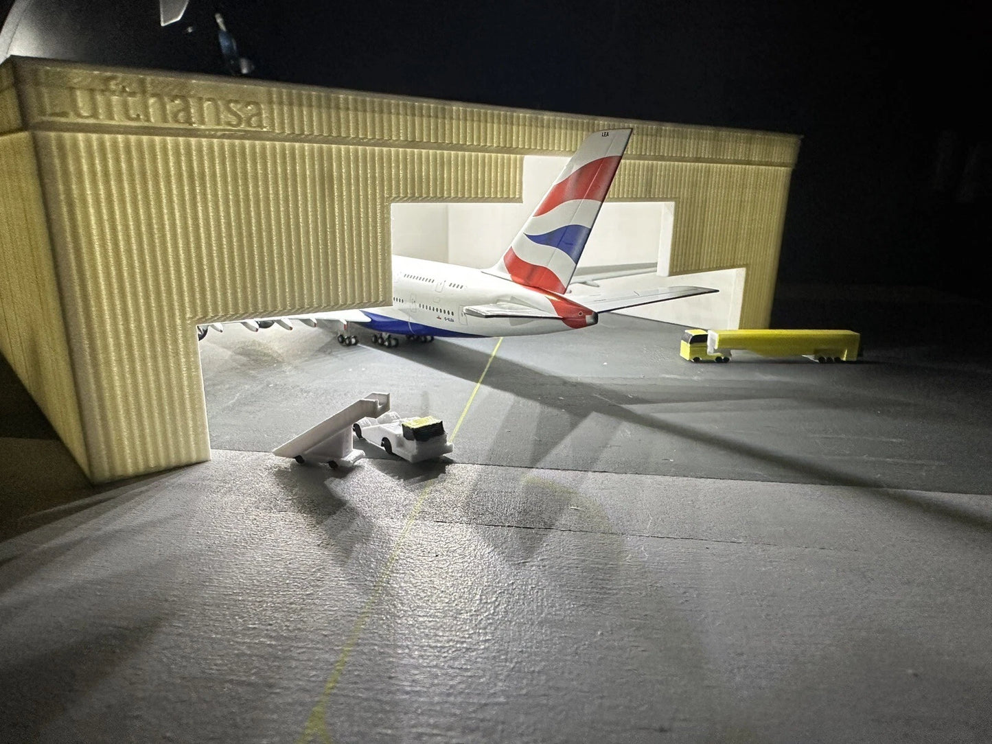 1/400 Huge Hangar LED (White) Custom Company Name See Description