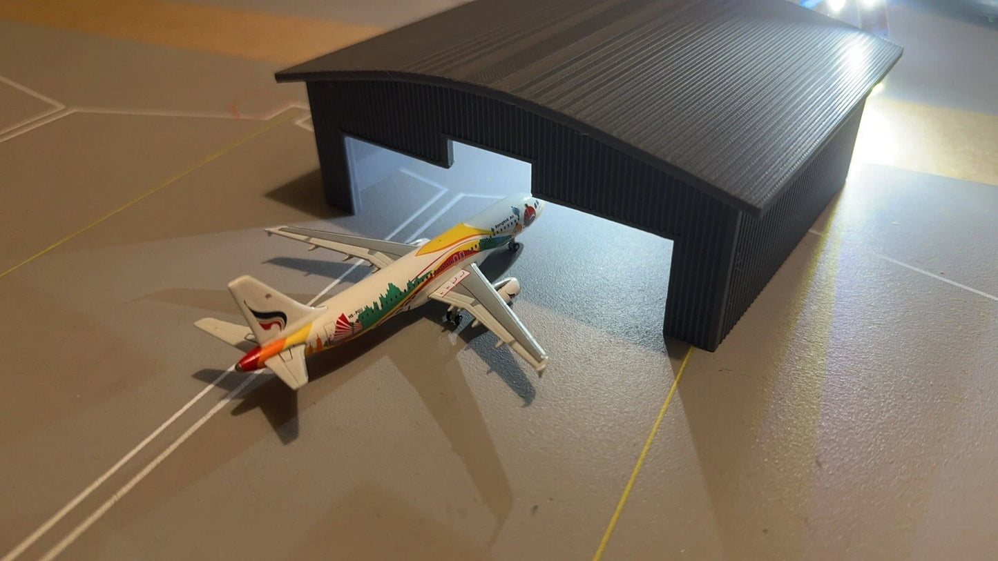 1/400 LED Lit Hangar (Small 737 Size) (Grey)