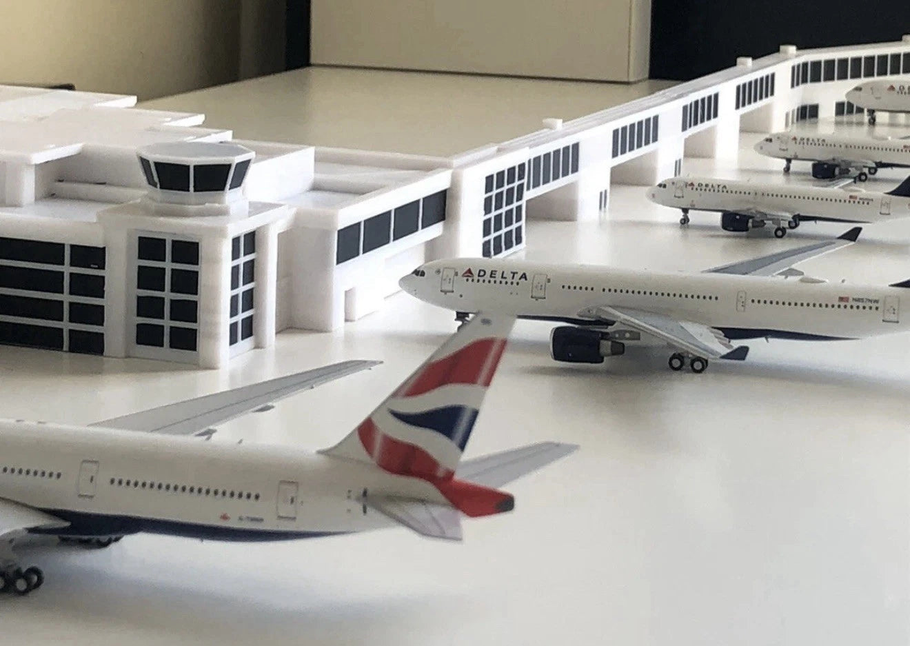 1/200 London City Airport (B/W)