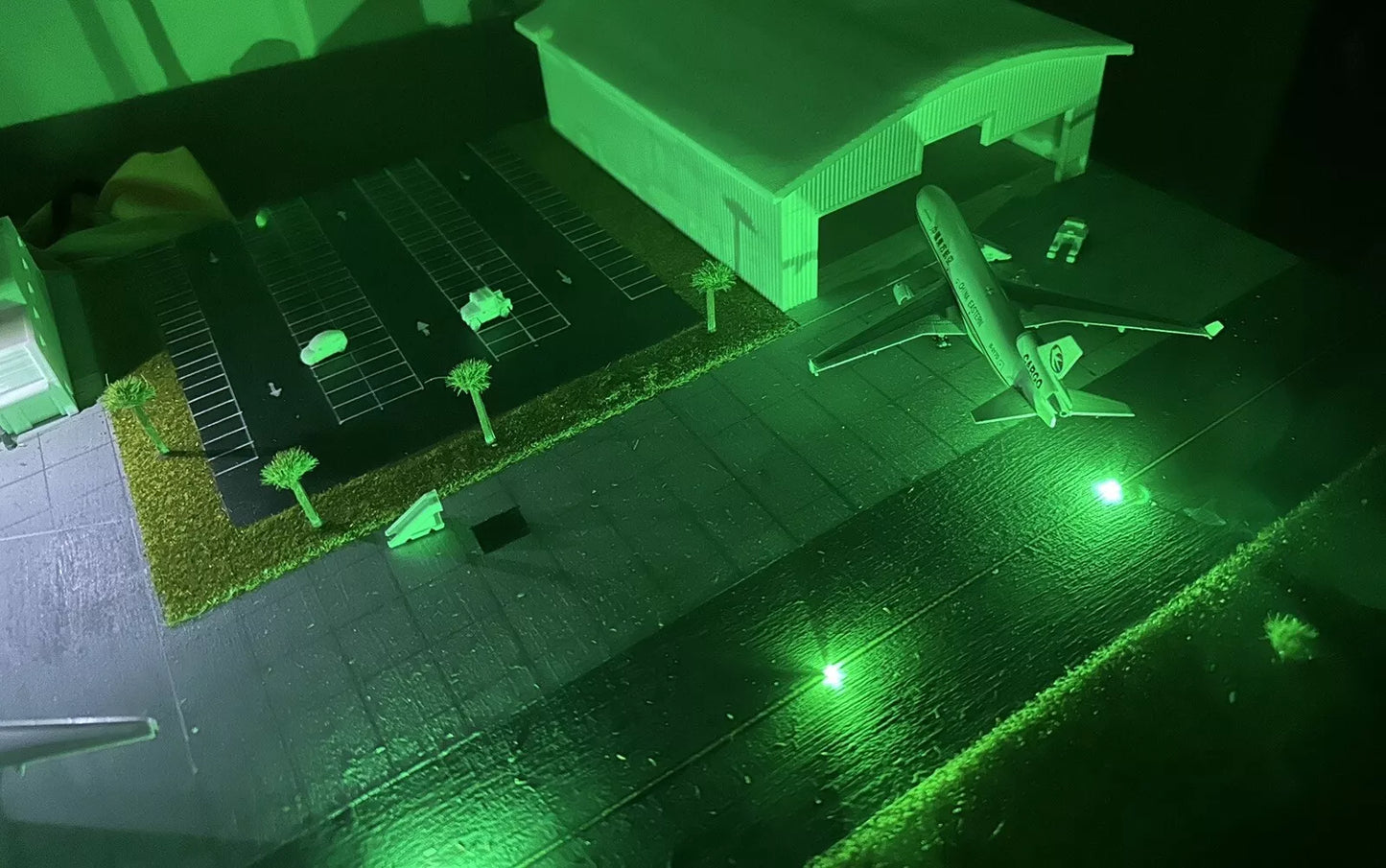 1/200 (x8) Model Airport Taxiway lights (Green) Battery Operated
