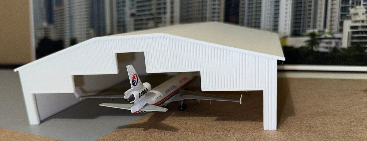 1/200 Hangar Large LED Lit + Decals Of Choice