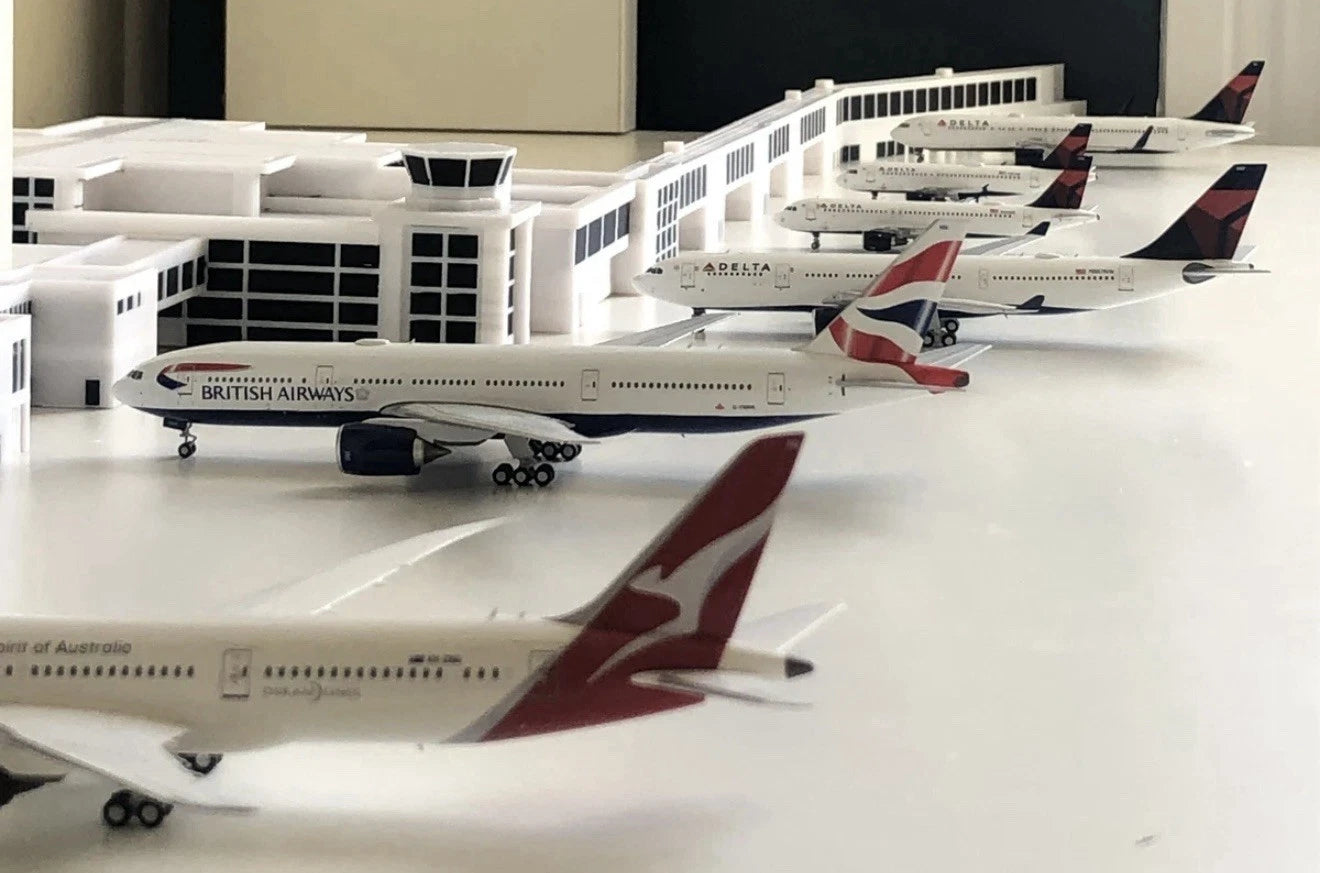 1/200 London City Airport (B/W)