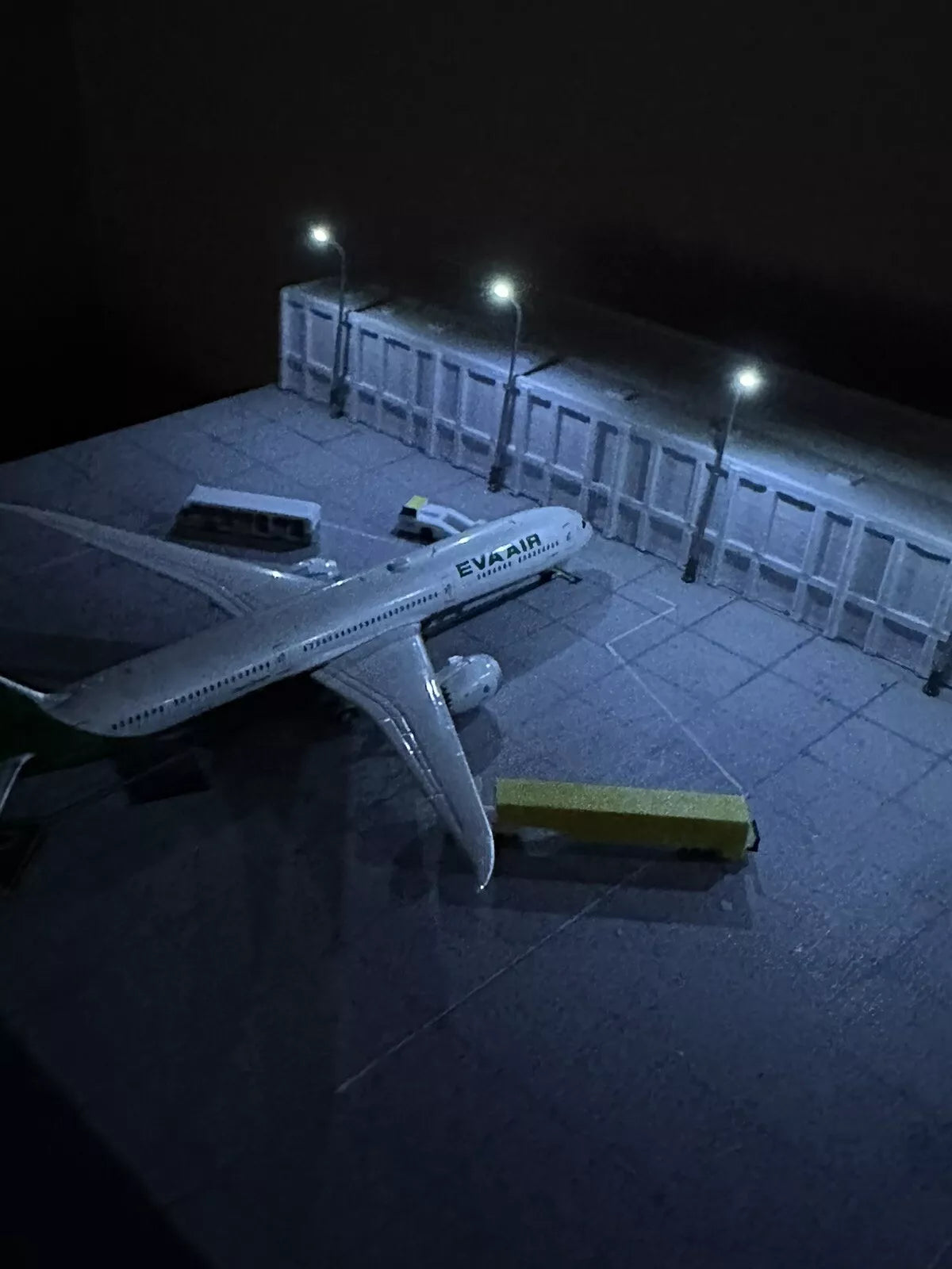1/200 (8x) Airport Apron lights. Battery Operated