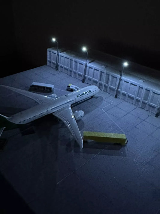 1/200 (8x) Airport Apron lights. Battery Operated