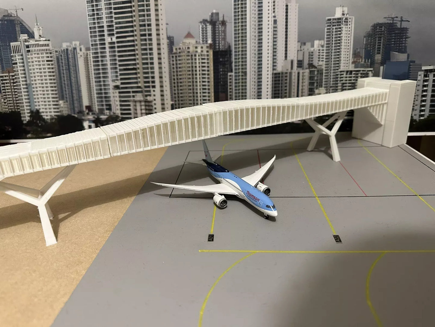 1/200 Gatwick Terminal Bridge + ATC Tower (LED) bundle