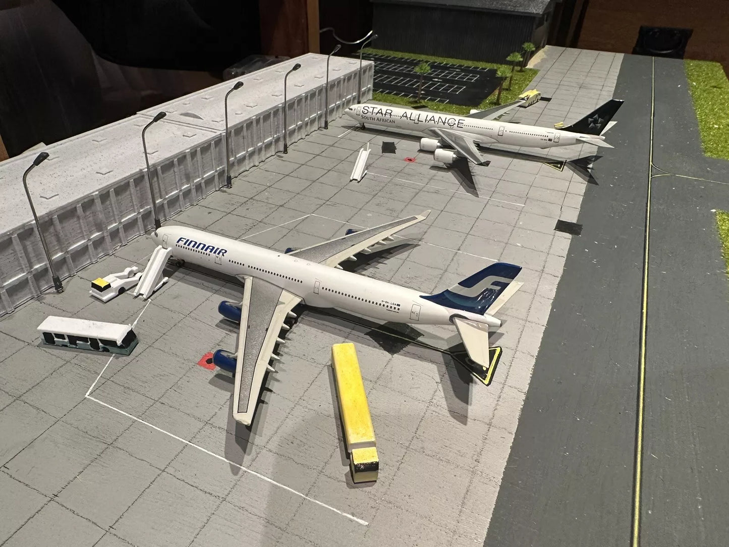 1/200 (8x) Airport Apron lights. Battery Operated