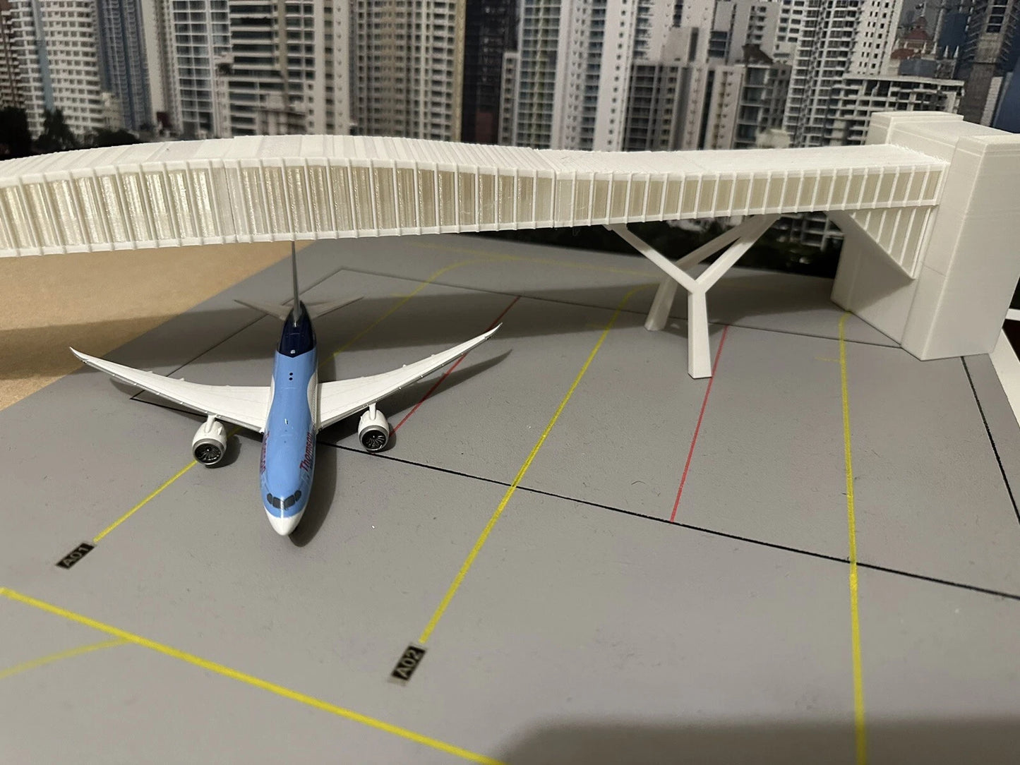 1/200 Gatwick Terminal Bridge + ATC Tower (LED) bundle