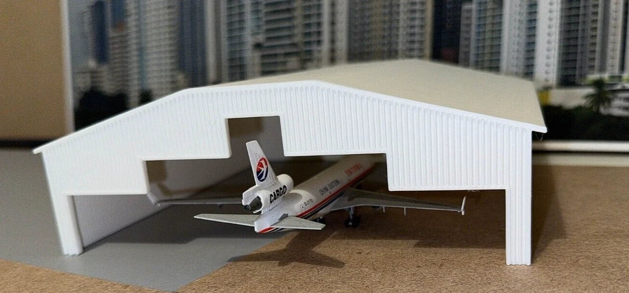 1/200 Hangar Large LED Lit