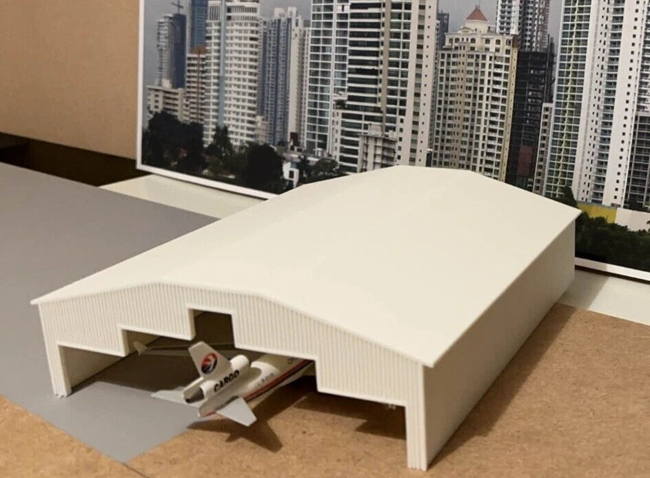 1/200 Hangar Large LED Lit