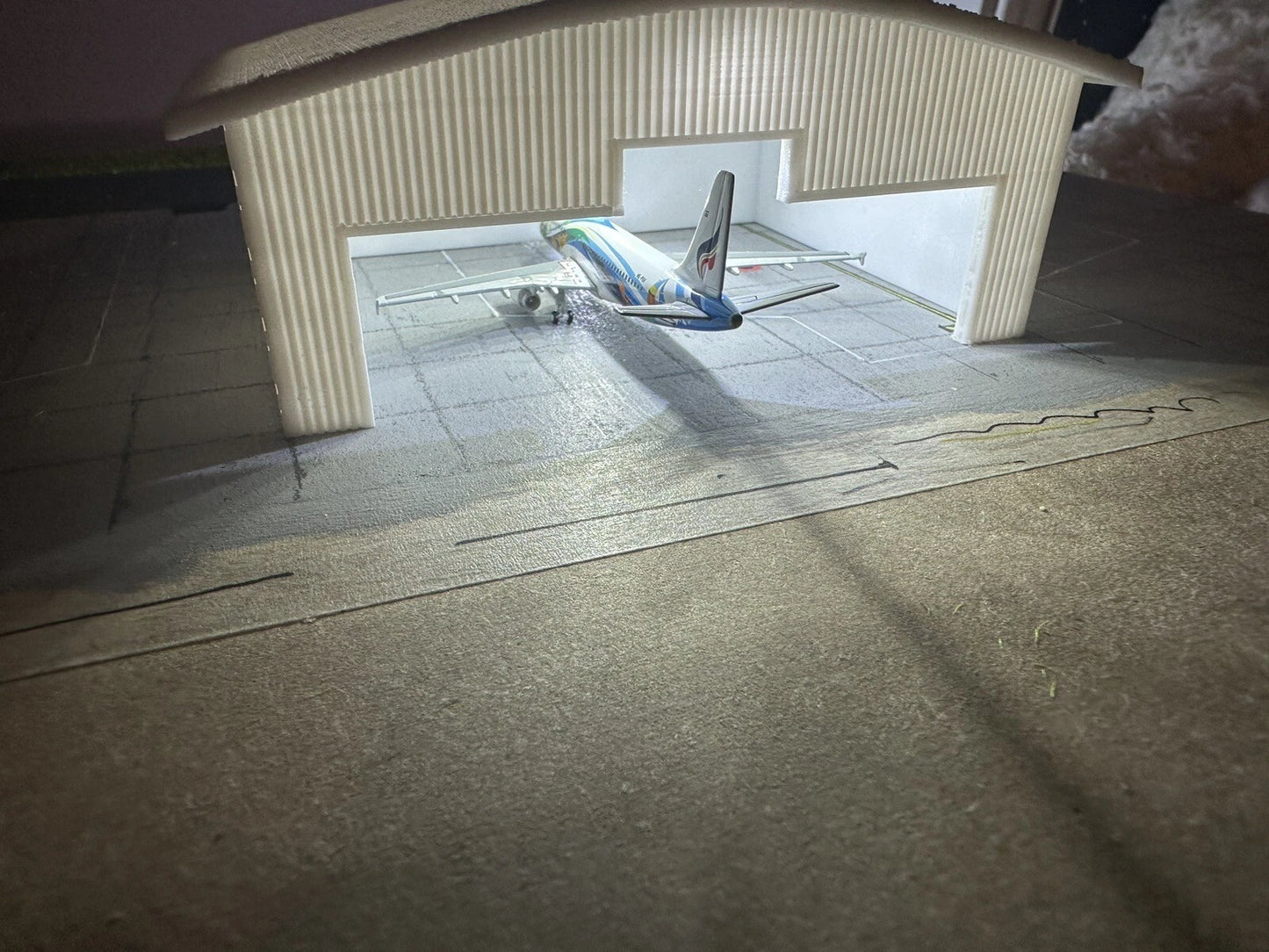 1/72 LED Lit Hangar (Small 737 Size)