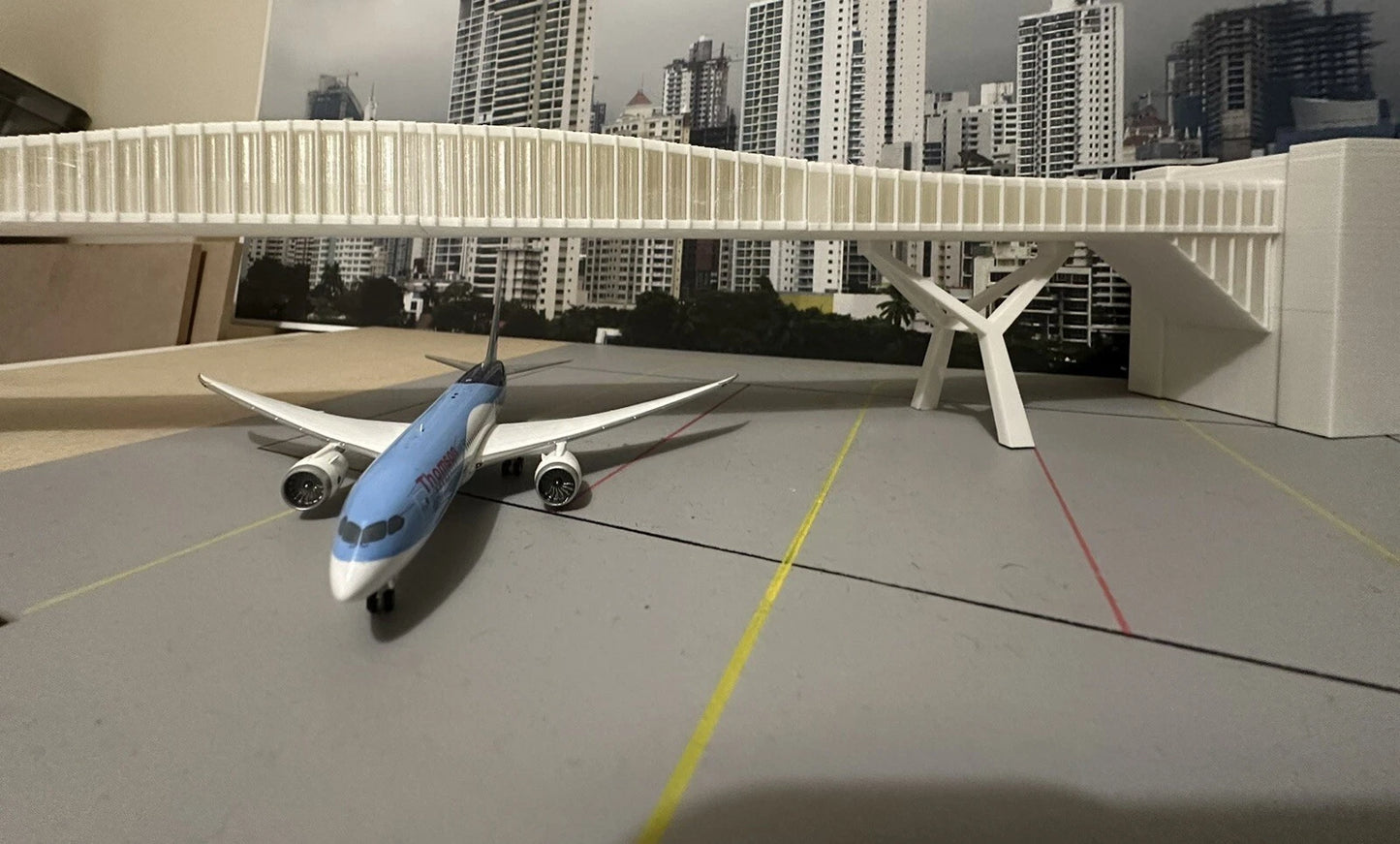 1/200 Gatwick Terminal Bridge + ATC Tower (LED) bundle