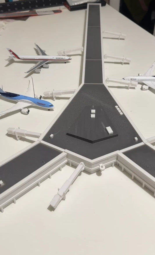 1/200 EHAM Schiphol Pier Terminal (13 gates)