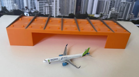 Luton EasyJet Hangar 1:200 Diorama Model