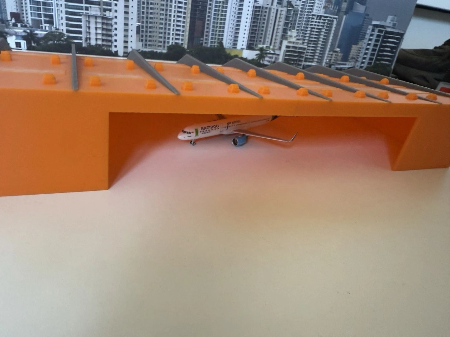 EasyJet Hangar Luton 1/200