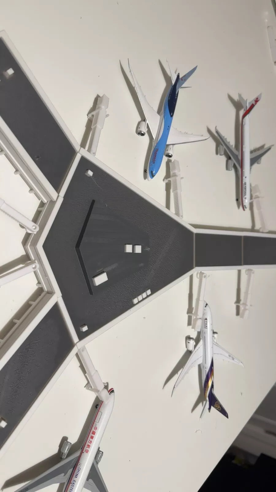 1/200 EHAM Schiphol Pier Terminal (13 gates)