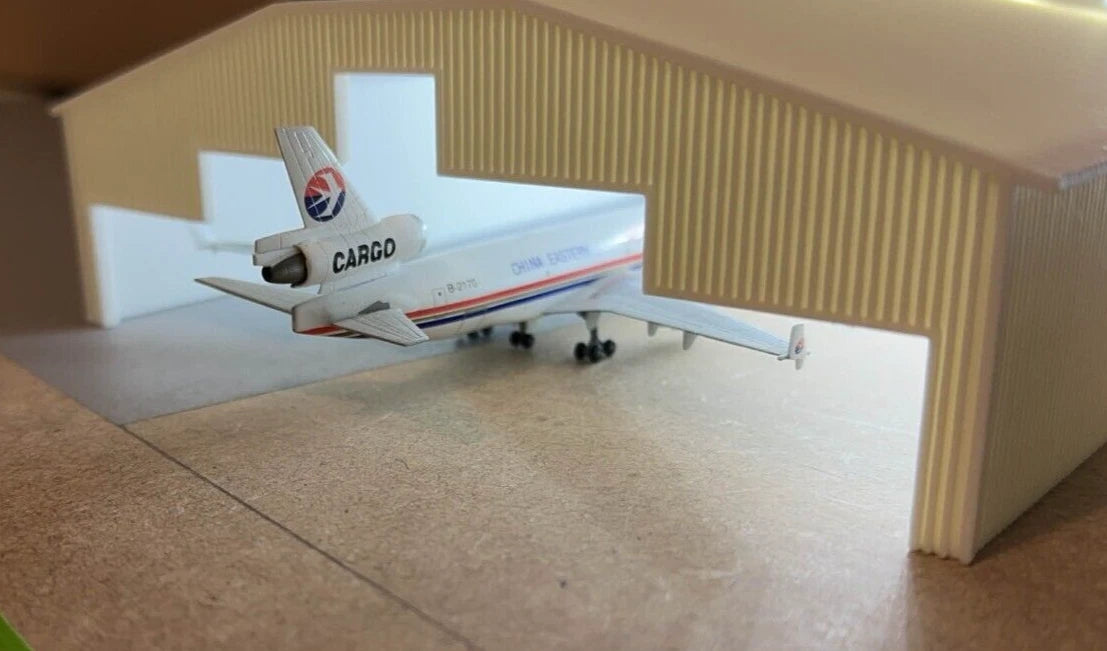 1/500 Hangar Large LED Lit + Decals Of Choice