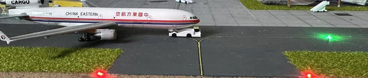 1/200 (x8) Model Airport Taxiway lights (Red) Battery Operated ￼