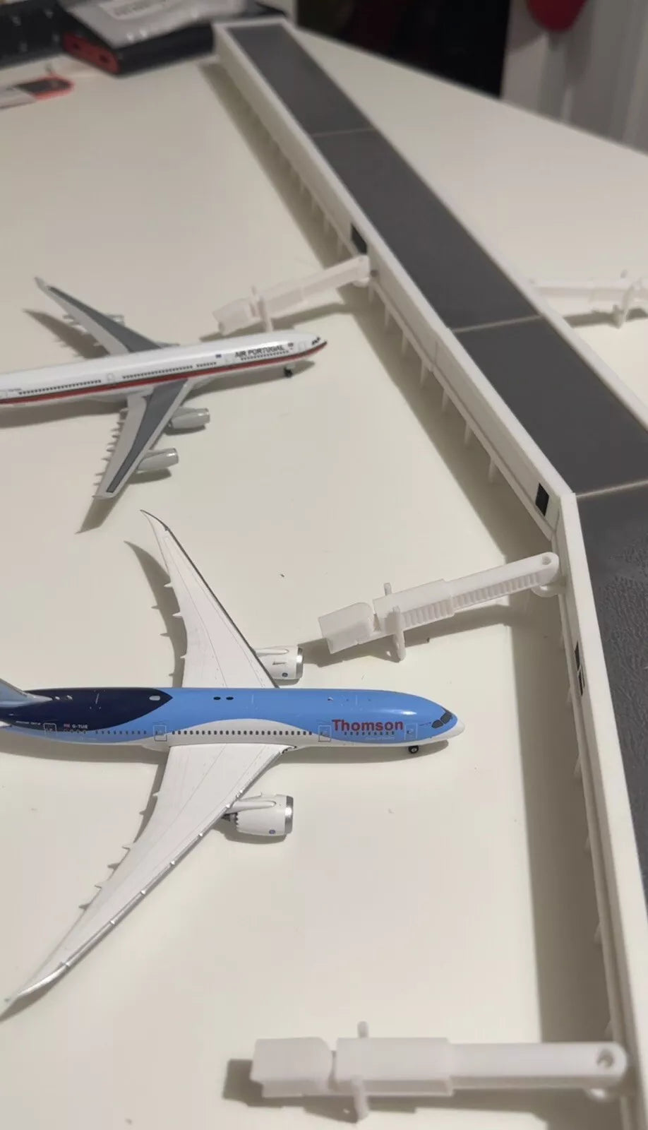 1/200 EHAM Schiphol Pier Terminal (13 gates)