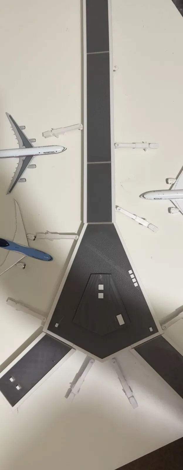 1/200 EHAM Schiphol Pier Terminal (13 gates)