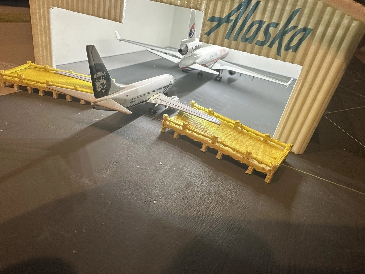 1/200 LED Lit Hangar With Decals Of Choice (Medium Size)